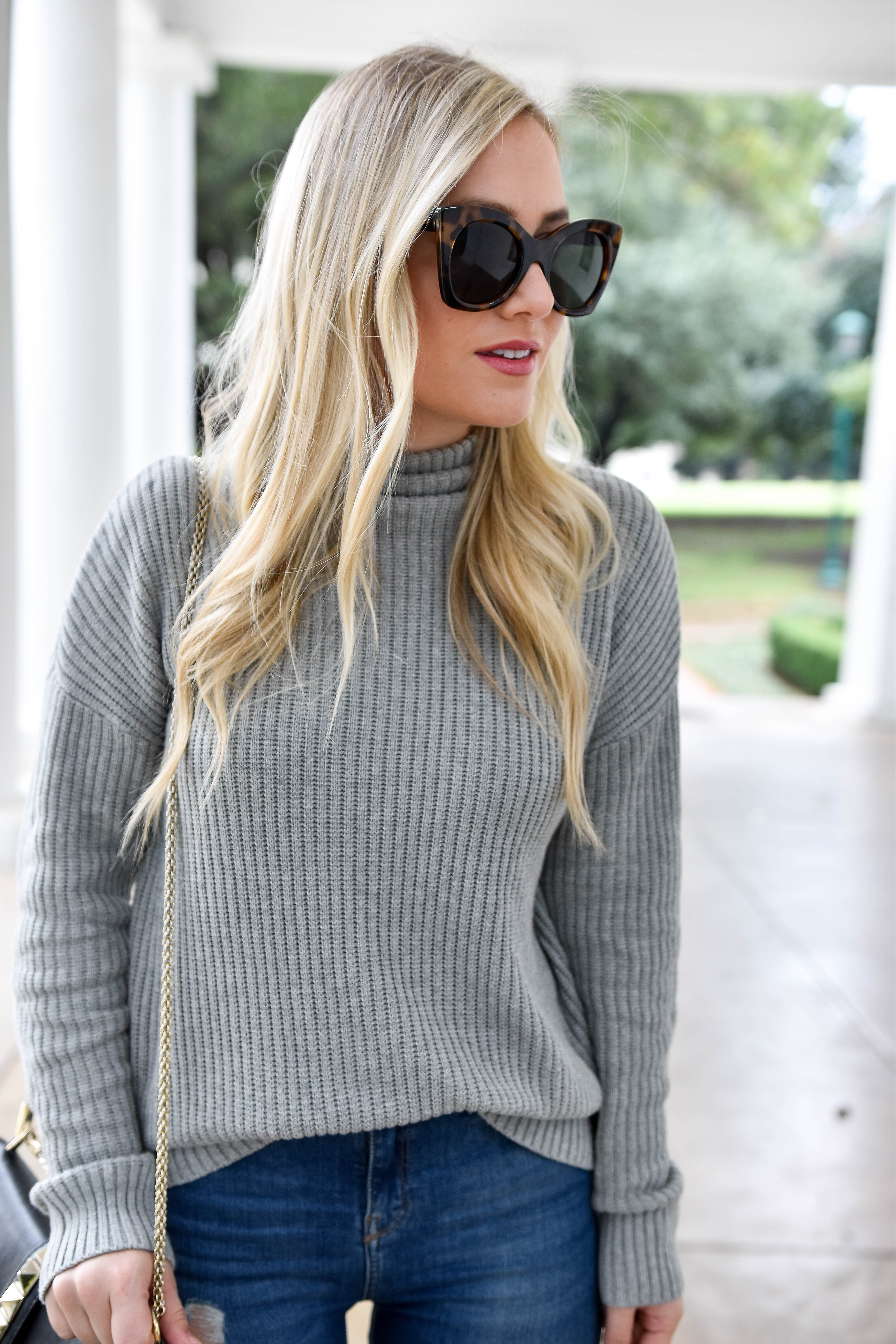 Grey-turtleneck-sweater-and-jeans