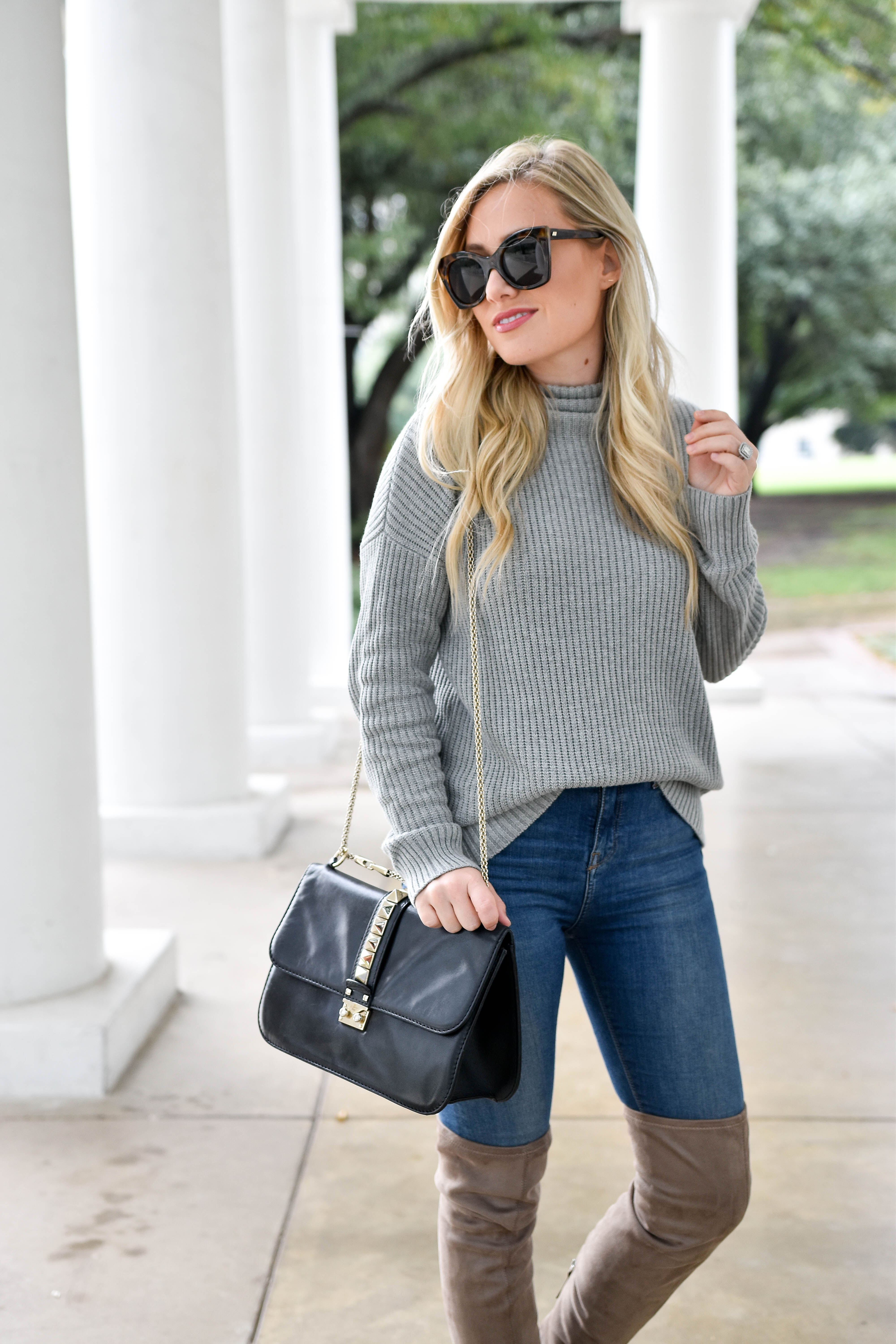 Grey-turtleneck-sweater-and-jeans